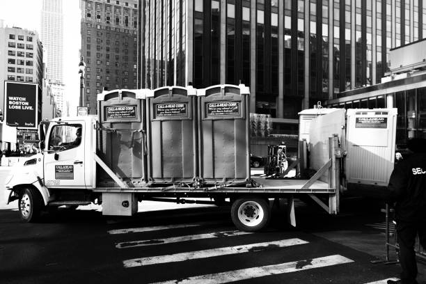 Best Construction site porta potty rental  in De Soto, IL